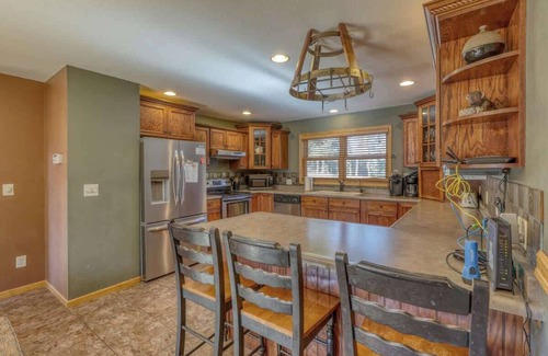 Deadwood House | Pine Hollow Lodge - beautiful 5 bedroom home just