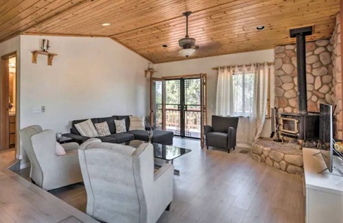 Frazier Park Apartment | Pine Mountain Club 3-bedrm Treehouse Cabin Retreat