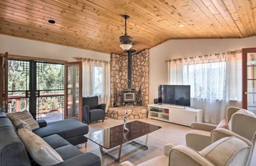 Frazier Park Apartment | Pine Mountain Club 3-bedrm Treehouse Cabin Retreat