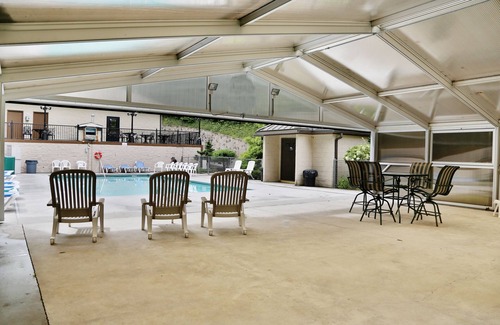 Pigeon Forge Ski Chalet | Pine Needles 6 - One Bedroom Chalet