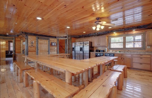 Hemlock Hills Cabin | Pine Tree Lodge | Perfect for Reunions or Teams – Sleeps 36!