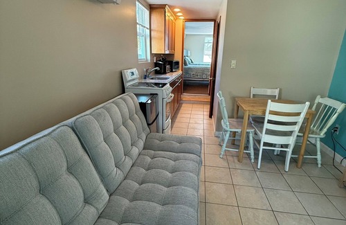 Old Orchard Beach Apartment | Pine View Lodge Old Orchard Beach - One Bedroom Suite