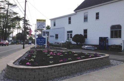 Old Orchard Beach Apartment | Pine View Lodge Old Orchard Beach - One Bedroom Suite