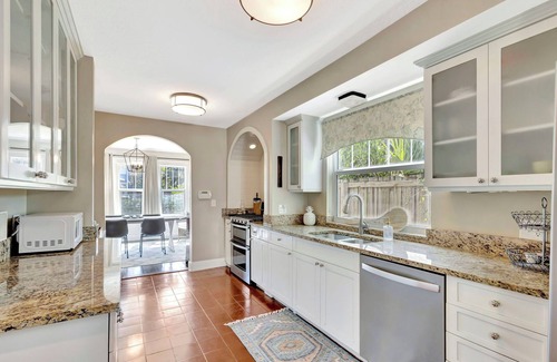 Palm Beach - West Palm Beach House | Pineapple Palace, 4 bedroom in historic Northwood