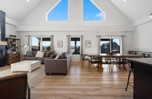 Hollister House | Pineapple Pointe - Stay for 20