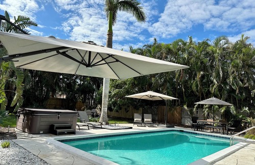 Sarasota House | Pineapples House- POOL private SOUTH facing HOT TUB close to BEACHES -walkable