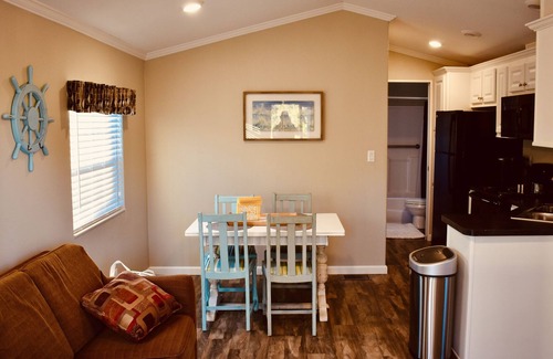 Southgate Cottage | Pinecraft Tiny Home 2 - New, Cozy & Clean