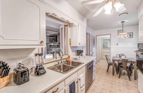 Memphis House | Pinecrest Cottage
