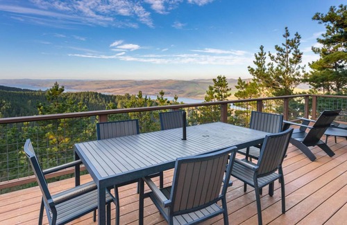 Point Reyes Station House | Pinecrest - High on Ridgeline with Sweeping Water and Mountain Views