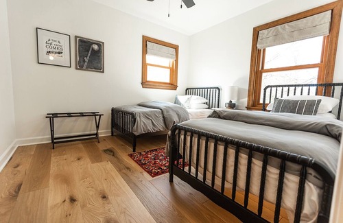 Royal Pines House | Pinecrest Retreat! 5Bed 3Bath home with Pool, Hot Tub & Fire Pit