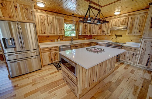 Hayesville Cabin | Pines Lodge - with a private pond & lake Views