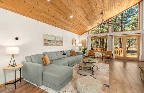 Flagstaff House | Pinewood Lodge - Backs to Forest - Near Downtown!