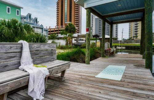 Gulf Shores House | Pink Bungalow w Private Beach! Girls Getaway!