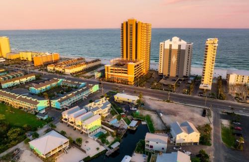 Gulf Shores House | Pink Bungalow w Private Beach! Girls Getaway!