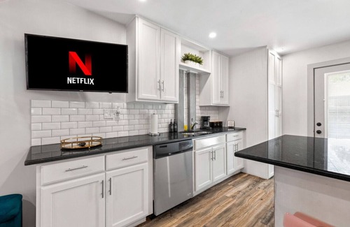 St. Edwards Villa | Pink Palace SoCo Dream Townhome!