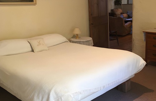 Sauzet Bed & Breakfast | Pink Room with Pool and Garden