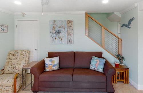 Sunnyside Apartment | Pinnacle Port A-714