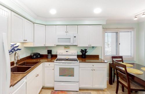 Sunnyside Apartment | Pinnacle Port A-714