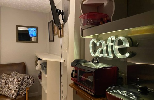 Knoxville Apartment | Pint-Sized Haven: Near Downtown Knoxville & UT