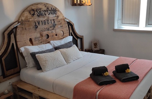 Casais do Rio House | Pinus Yellow Villa, Wifi, Garden !New!