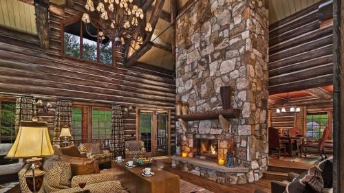 Avon House | Pioneer Lodge