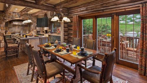 Avon House | Pioneer Lodge