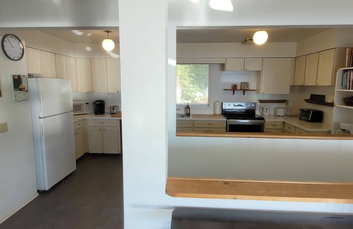 Skidegate Apartment | Piper's Bluff. Family-sized apartment with 50% discount for monthly stays.