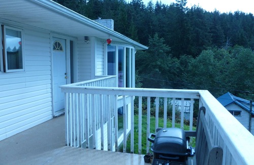 Skidegate Apartment | Piper's Bluff. Family-sized apartment with 50% discount for monthly stays.