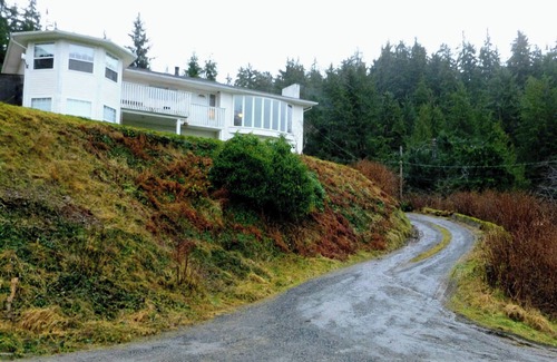 Skidegate Apartment | Piper's Bluff overlooks BC Ferries terminal. Perfect for foot travelers.