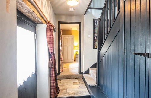 Bakewell Cottage | PIPPINWELL, pet friendly, character holiday cottage in Bakewell