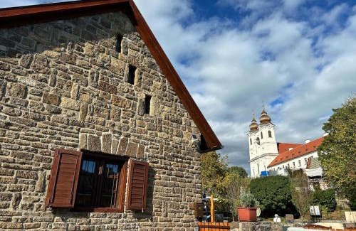 Tihany House | Piros Vendégház