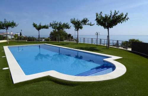 Llanca Apartment | Piso moderno con terraza, jardín, piscina y WiFi, a 400m de la playa en Llançà - ES-228-137