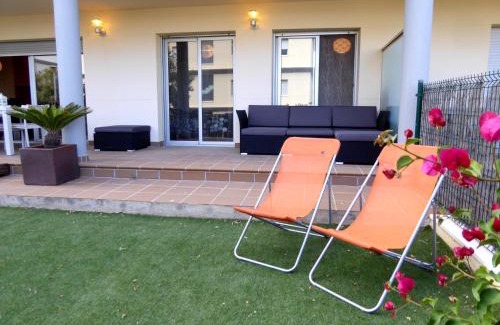 Llanca Apartment | Piso moderno con terraza, jardín, piscina y WiFi, a 400m de la playa en Llançà - ES-228-137