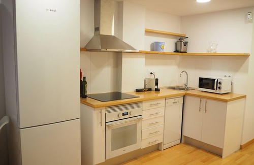 Eixample Apartment | Piso Moderno en Girona Centro con Patio, 2hab, Wi-fi