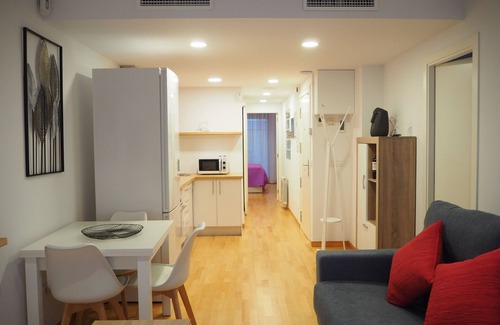 Eixample Apartment | Piso Moderno en Girona Centro con Patio, 2hab, Wi-fi