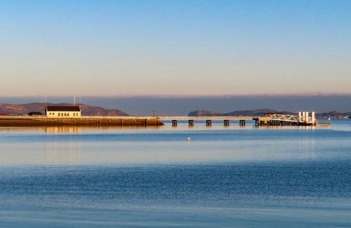 Brynsiencyn House | Pistyll Ddu