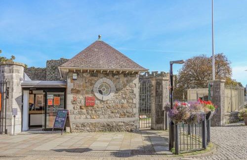 Brynsiencyn House | Pistyll Ddu