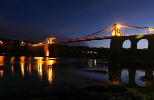 Brynsiencyn House | Pistyll Ddu