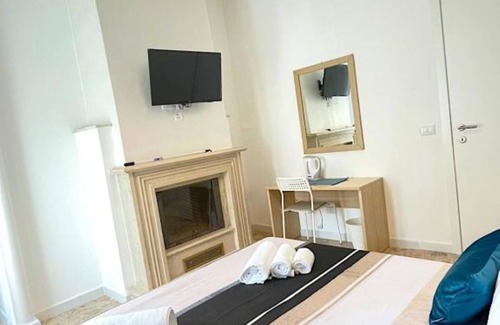 Ciampino Bed & Breakfast | PIT STOP CIAMPINO STATION - Deluxe room shared bathroom