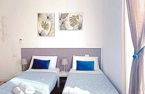 Ciampino Bed & Breakfast | PIT STOP CIAMPINO STATION - Deluxe room shared bathroom