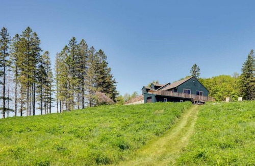 Pittsburg House | Pittsburg Vacation Rental w/Lake & Mountain Viewsn