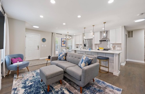 Fox Valley House | Plainfield FHS Rental – Monticello Cir