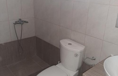 Ilida House | Plane Tree Cottage for Nature Lovers- Free RV & Campervan Parking