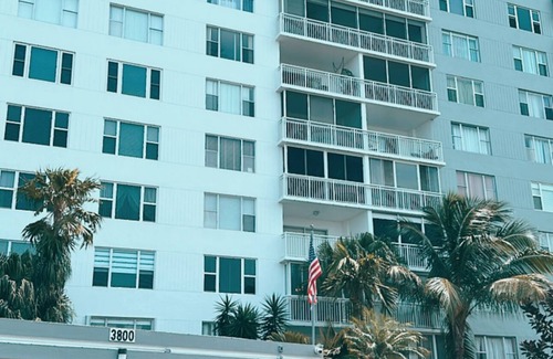 Hillcrest Condo | Plant Lover’s Bachelor Pad