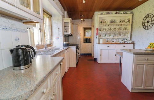 Llanbedr Cottage | PLAS GWYNFRYN, pet friendly, luxury holiday cottage in Llanbedr