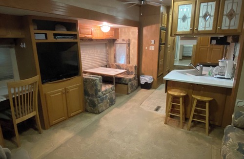 Benzonia House | Platte - 37ft RV Camper in the Woods with Fire pit & Hot Tub Access