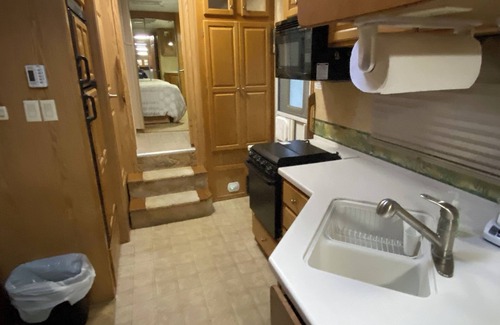 Benzonia House | Platte - 37ft RV Camper in the Woods with Fire pit & Hot Tub Access