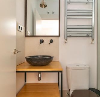 Almenara Apartment | PLAZA DE CASTILLA Apartments