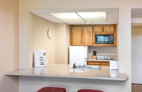 Palm Springs Resort | Plaza Resort and Spa 1bdr