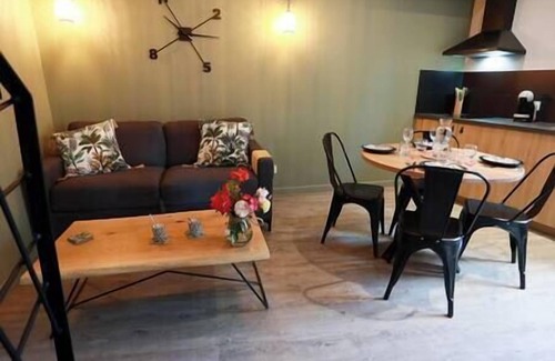 Doue-la-Fontaine House | Pleasant town house with terrace near zoo